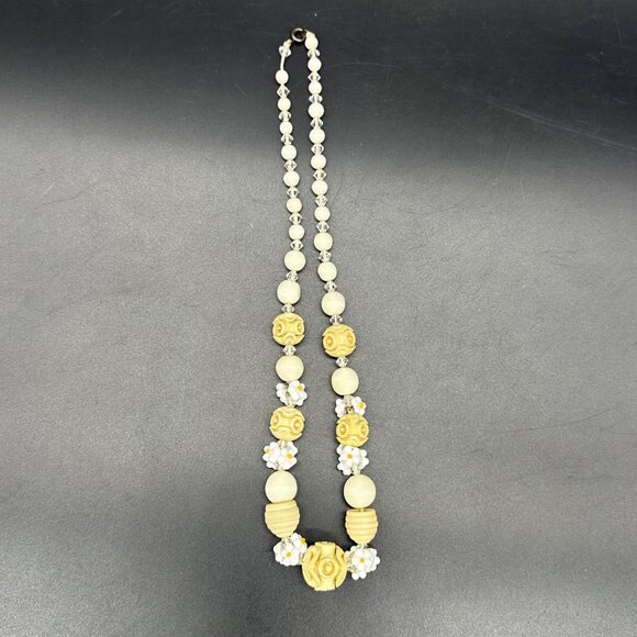 Vintage Beaded Necklace Carved Daisy Glowing Glass Flowers Retro Cream White - Picture 3 of 8